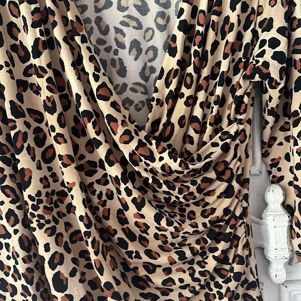 Lane Bryant Size 14/16 Leopard Print Wrap Top with Gold Zipper Detailing. - Picture 4 of 7
